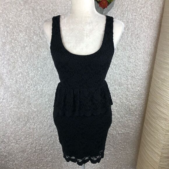 Pins and Needles Lace Peplum Dress - Picture 7 of 7